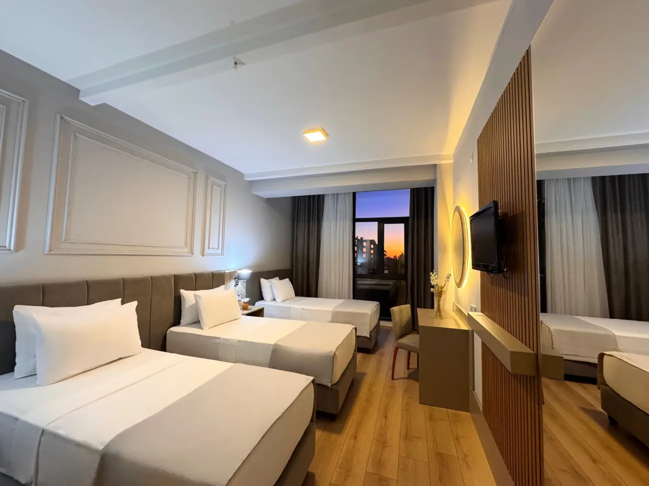 Superior Doğa Manzaraları King Yataklı Oda